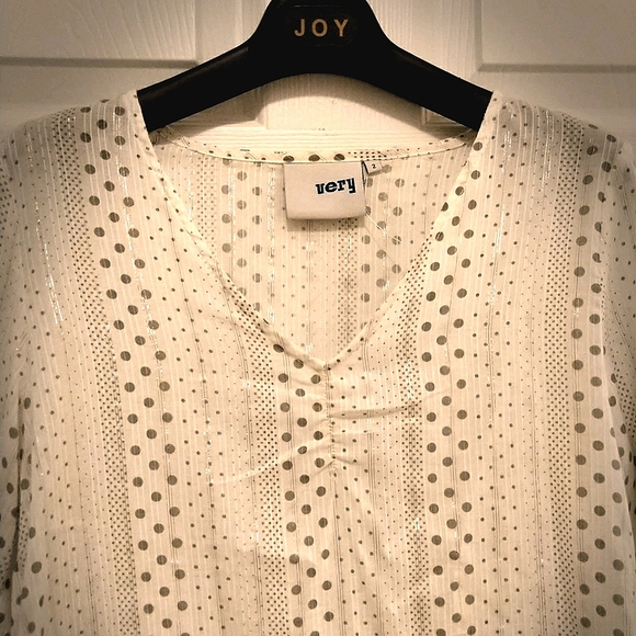 Very top - NWOT - Picture 2 of 7